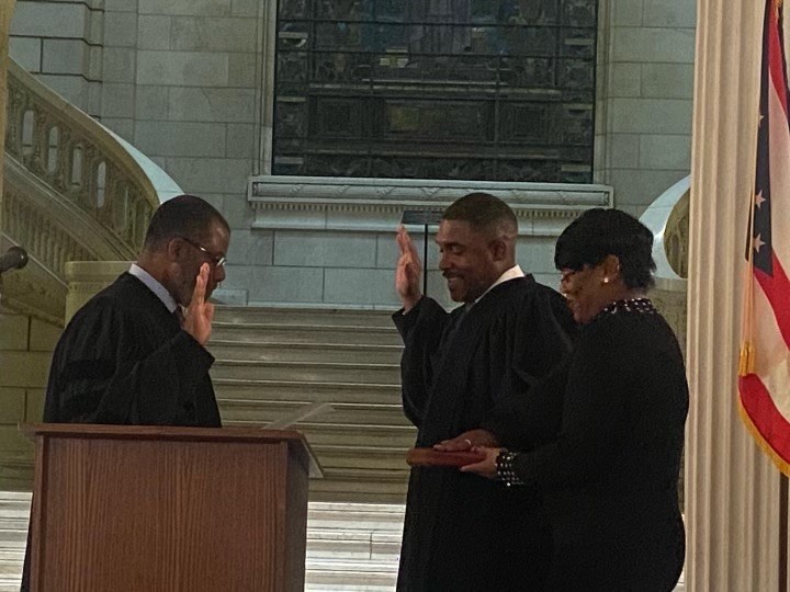 Photograph of Judge Ryan Taking the Oath of Office at the Eighth District Court of Appeals