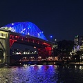 Abridgespanoverwateratnightisilluminatedinredwhiteandbluelighting