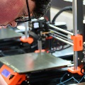 Ayoungmaninat-shirtiscalibratingapieceofmachiningequipment