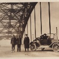 People near a car in October 24, 1917